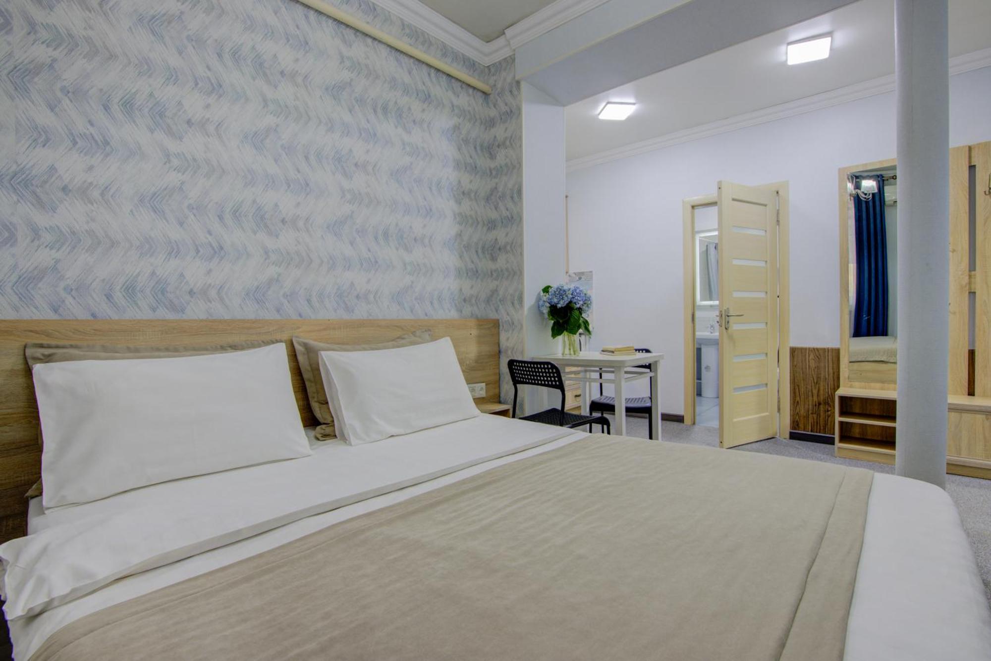 Viva Hotel ビシュケク エクステリア 写真